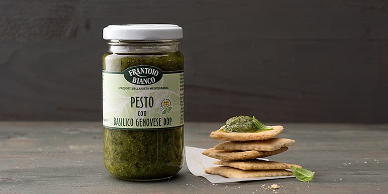 pesto genovese dop con basilico fresco